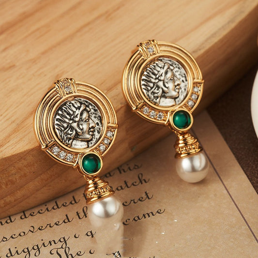 Timeless Elegance: Vintage Pearl Earrings Elevate Any Outfit's Charm