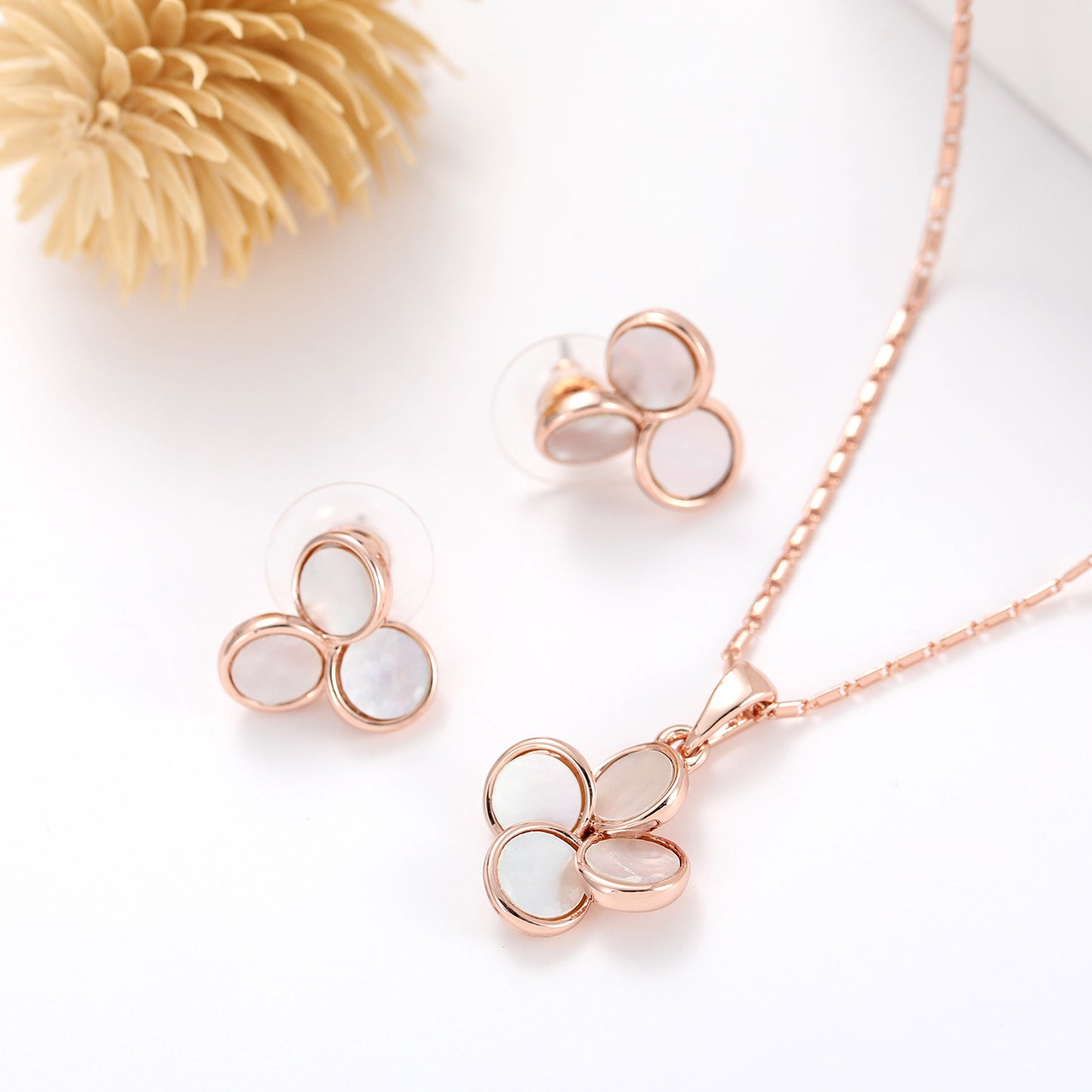 Enhance Your Look: Alloy Shell Flower Necklace and Earring Set