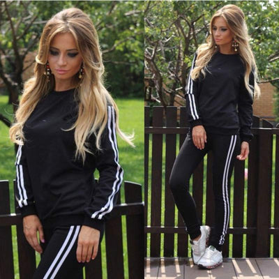 Two Piece Activewear Suit for Women Warmth and Versatility.